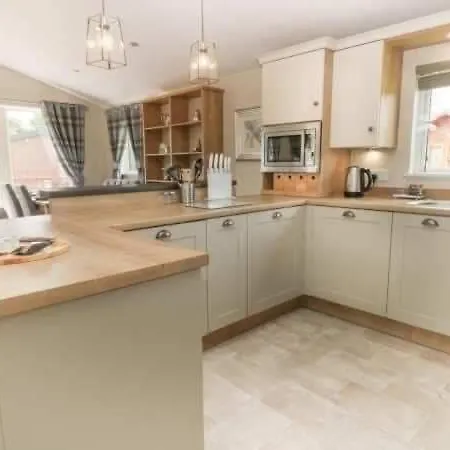 Little Gem With Hot Tub Ferienhaus *