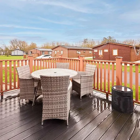 Chalet Little Gem With Hot Tub Malton