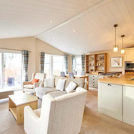 Little Gem With Hot Tub Chalet *