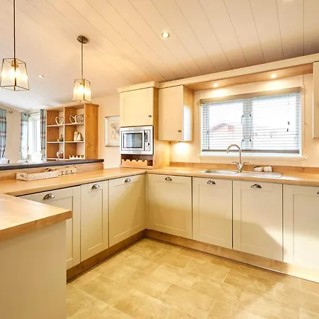 Little Gem With Hot Tub Chalet *