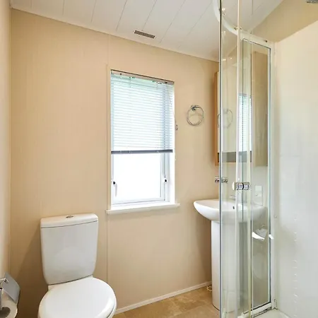 Little Gem With Hot Tub Chalet Malton