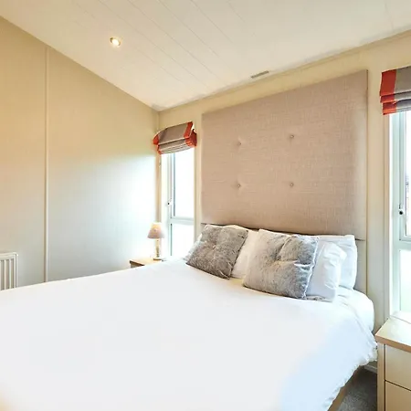 Little Gem With Hot Tub Chalet *