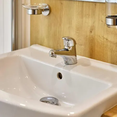 Little Gem With Hot Tub Chalet Malton