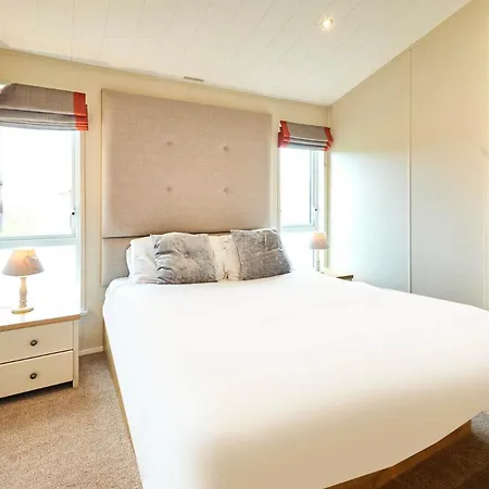 Little Gem With Hot Tub Chalet Malton