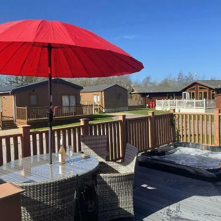 Little Gem With Hot Tub Malton