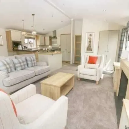 Little Gem With Hot Tub Malton